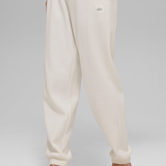 NWOT ALO Ivory Waffle Weekend Escape Joggers - Picture 3 of 3